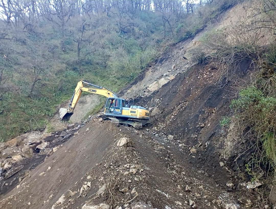 🚧 Continúan los trabajos de despeje en la Ruta Provincial N° 48